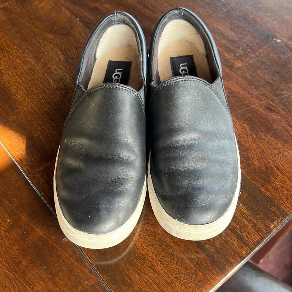 UGG Australia Black Slip-Ons, Women’s 7.5 casual loafer minimalist